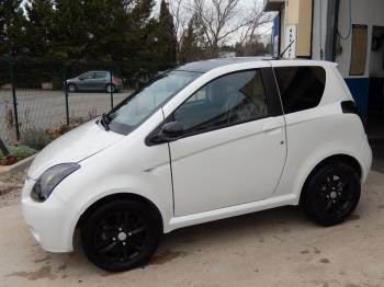 VOITURE SANS PERMIS NEUVE JADE GENEROUS BLANCHE ET NOIRE AIX EN PROVENCE