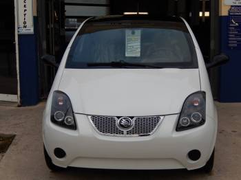 VOITURE SANS PERMIS NEUVE JADE GENEROUS BLANCHE ET NOIRE AIX EN PROVENCE